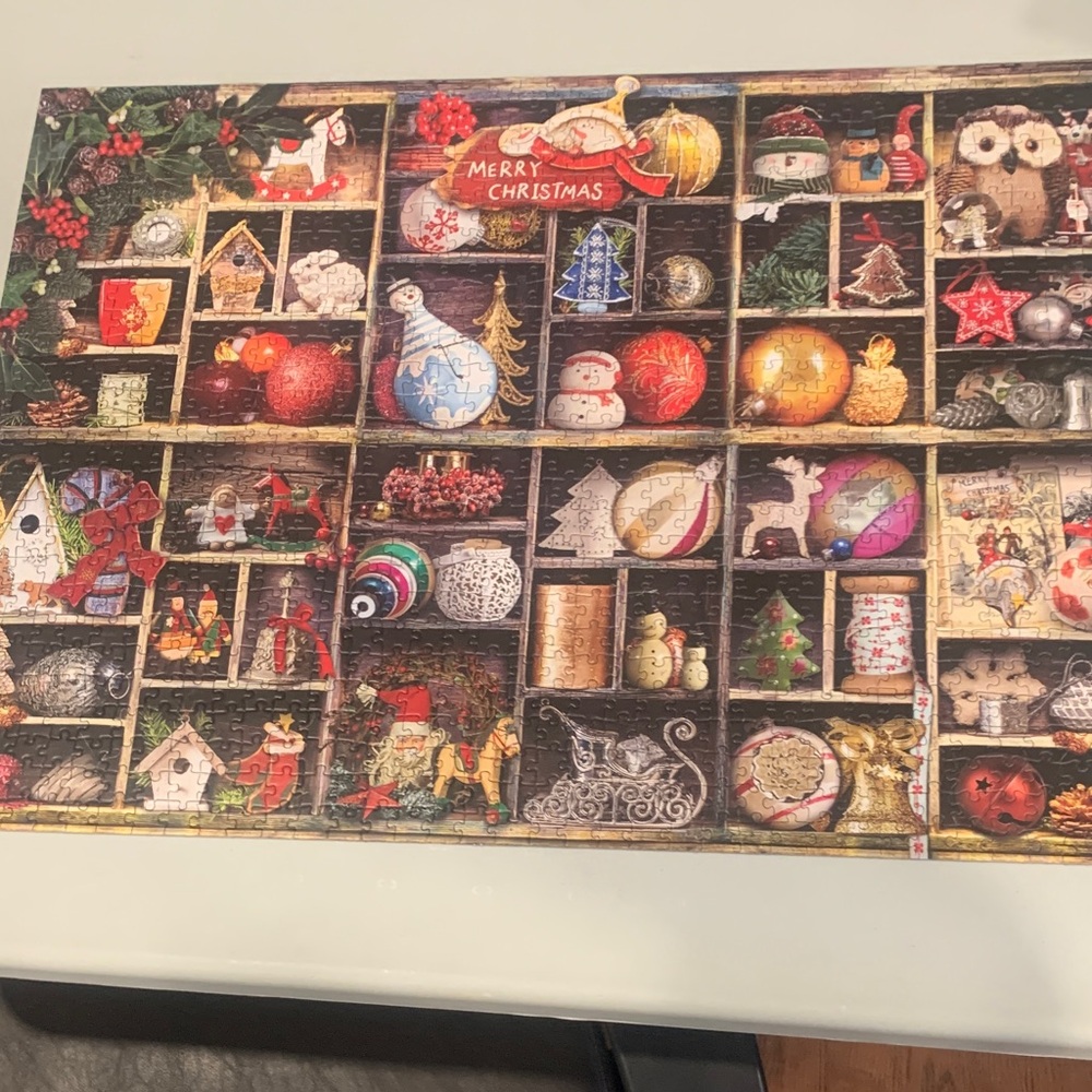Eurographics  Christmas ornament jigsaw 1000 Puzzle with Holiday Decorations